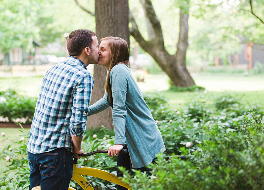 kissing on tandem bike